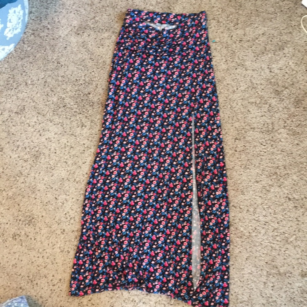 Floral maxi skirt with slit
